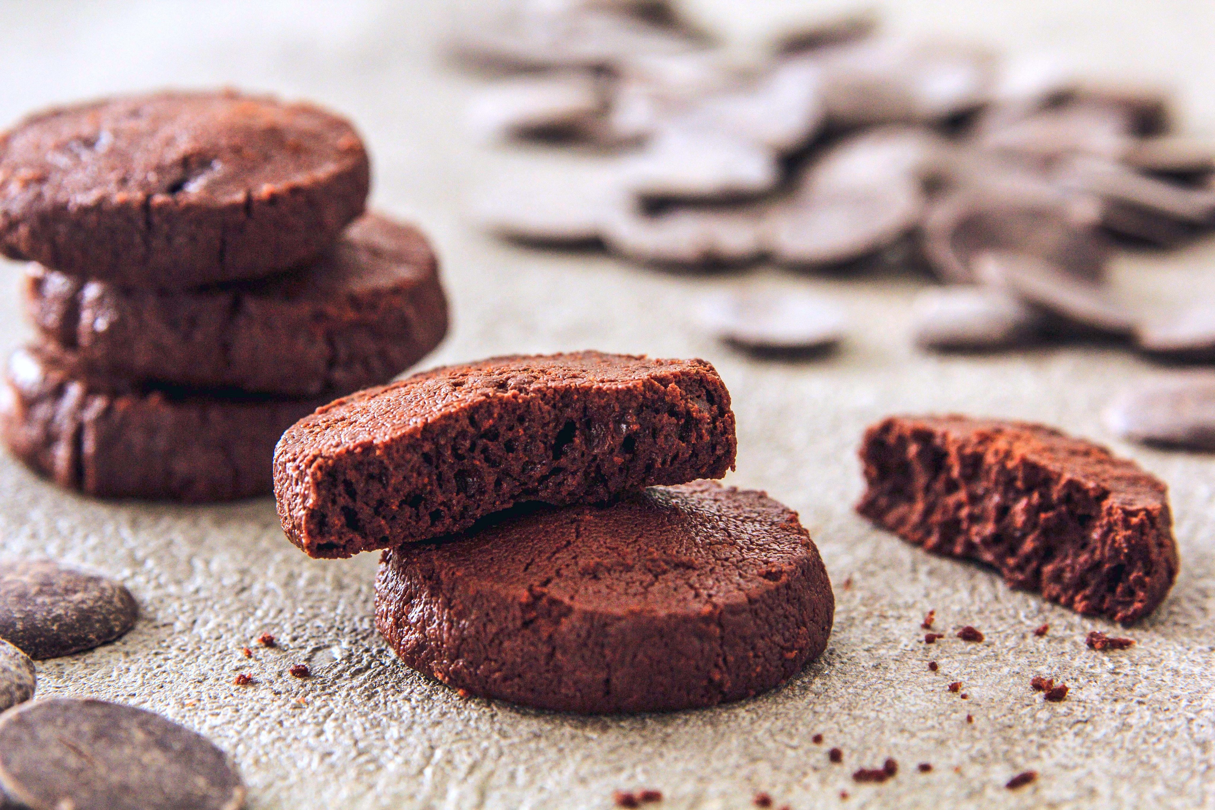 【toroaおうちカフェ｜Twitterで2.9万いいねで話題】混ぜて焼くだけで作れる生チョコみたいなクッキー「濃厚チョコクッキー」の作り方