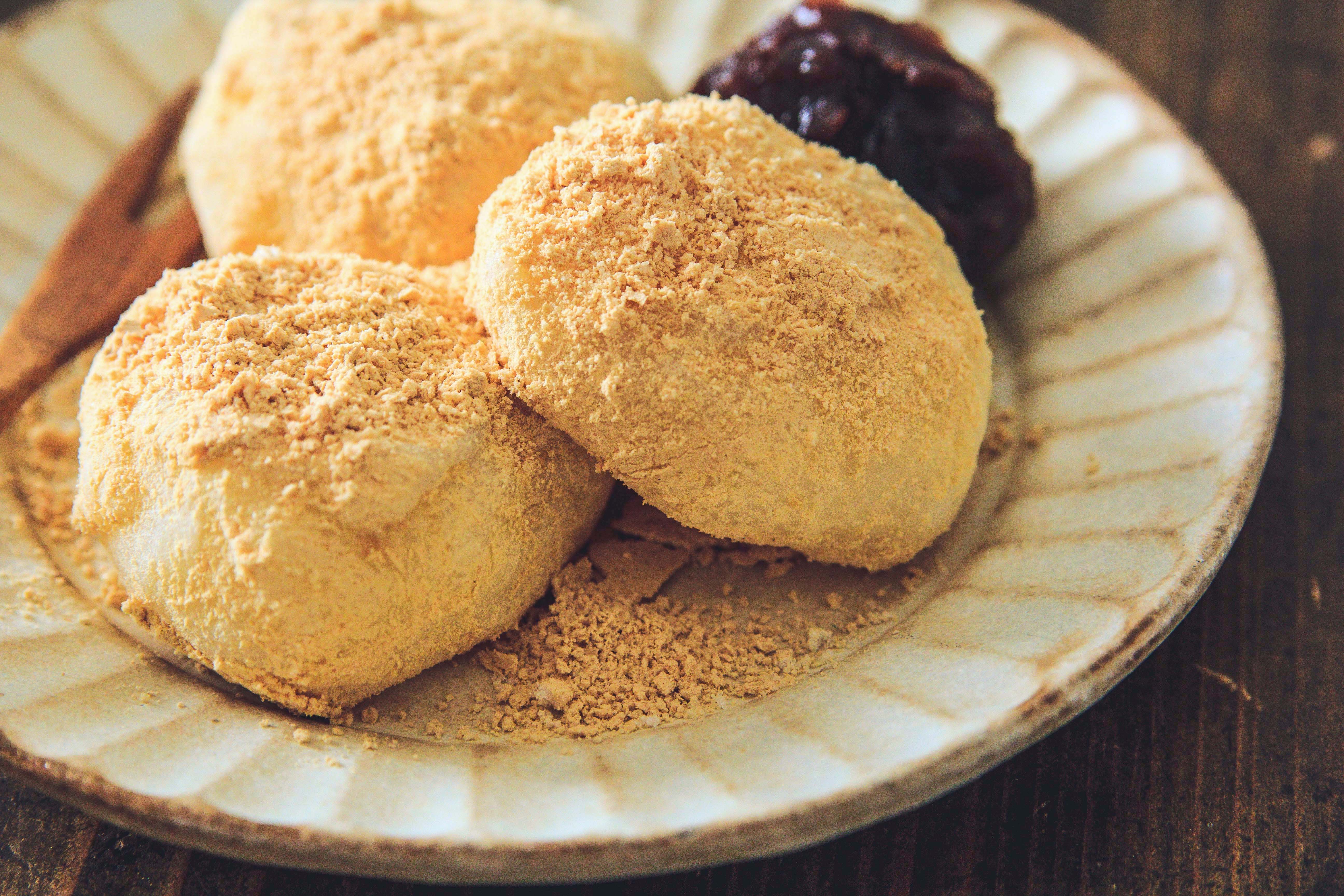 【toroaおうちカフェ｜Twitterで2.7万いいねで話題】まるでつきたてのお餅「バターきな粉餅」の作り方