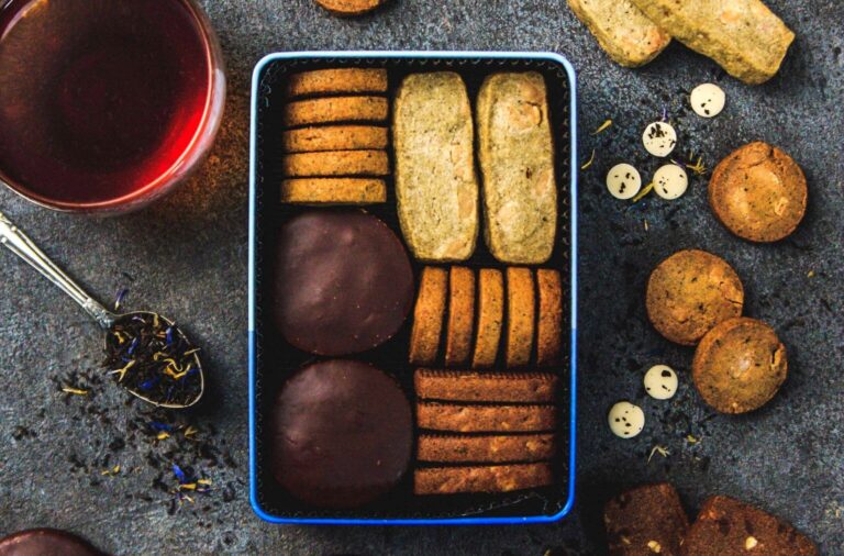 2時間で1000缶完売「チョコだらけクッキー缶」から新商品「アールグレイ香るチョコだらけクッキー缶」発売。北海道発酵バターとチョコレートたっぷり冬の贈り物にぴったりなリッチな味わい